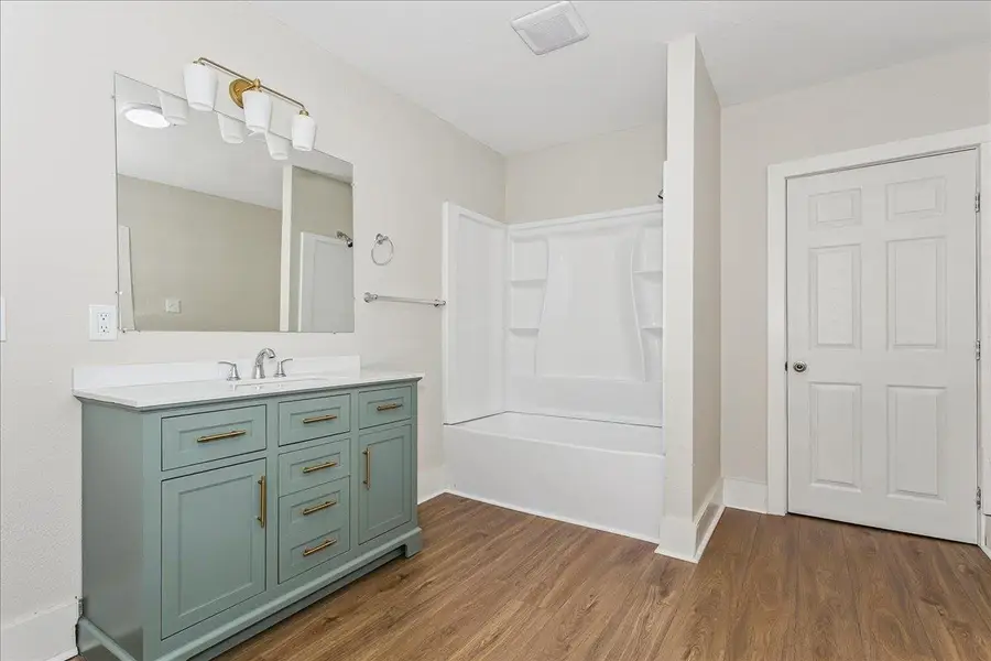 301 SW 3rd St, Newton, KS 67114 - #3