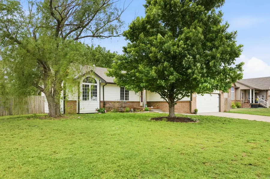 119 N Devinshire, Bentley, KS 67016 - #2