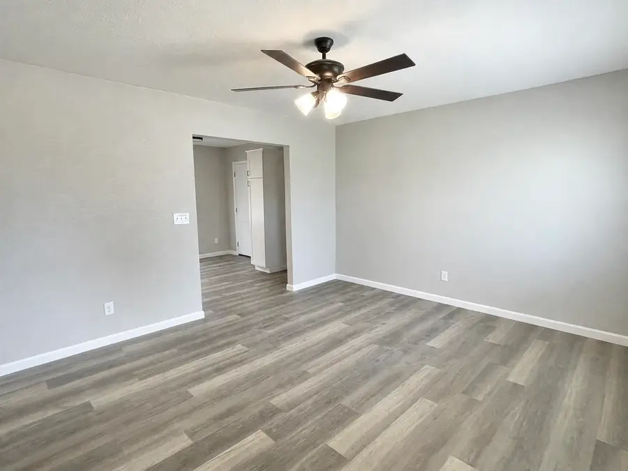 1427 Bradshaw Dr, Salina, KS 67401 - #2