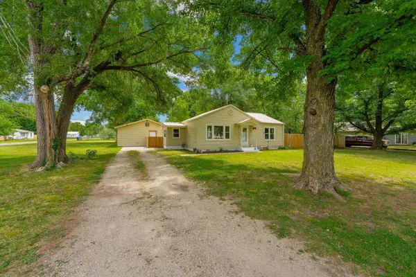 320 N Poplar, Douglass, KS 67039