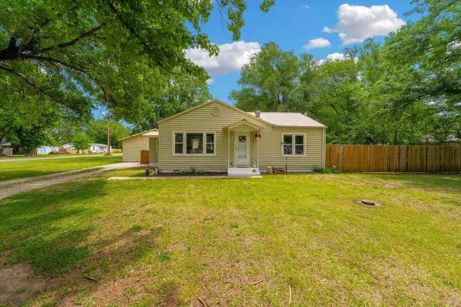 320 N Poplar, Douglass, KS 67039 - #2