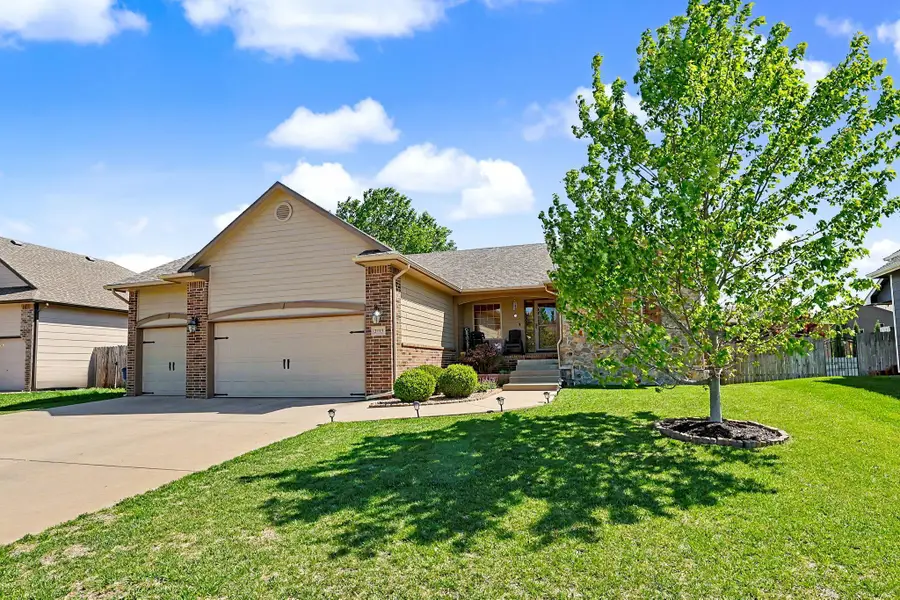 2113 N Walnut Creek Dr, Derby, KS 67037 - #2