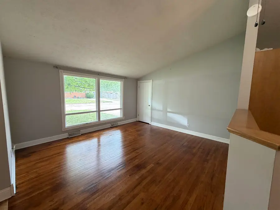 1006 Rainbow Dr, Salina, KS 67401 - #3