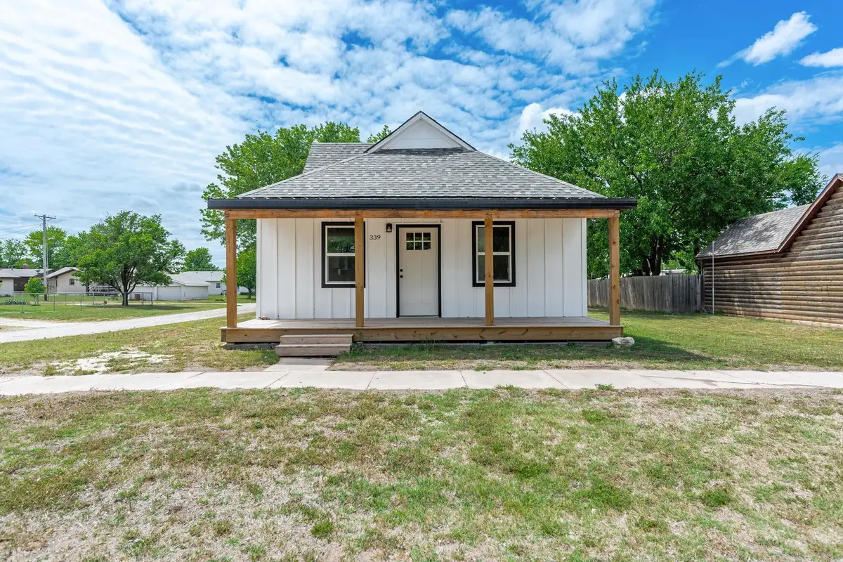 339 S Briarwood St, Norwich, KS 67118 - #1