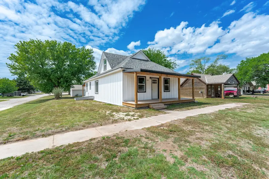 339 S Briarwood St, Norwich, KS 67118 - #2