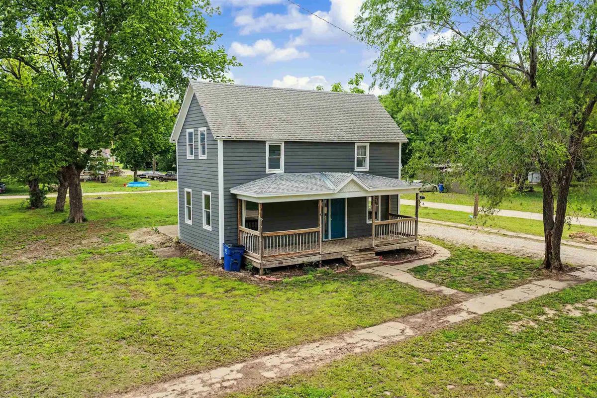 323 King St, Gypsum, KS 67448 - #1