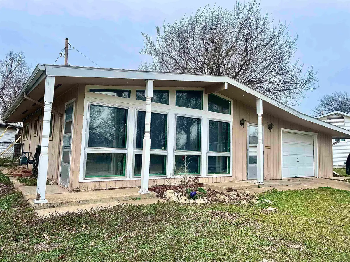 152 Random Rd, Arkansas City, KS 67005 - #1