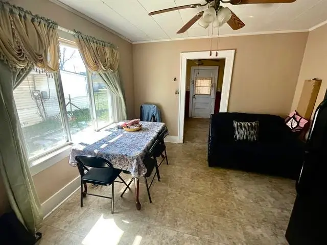 1035 N A St, Arkansas City, KS 67005 - #3