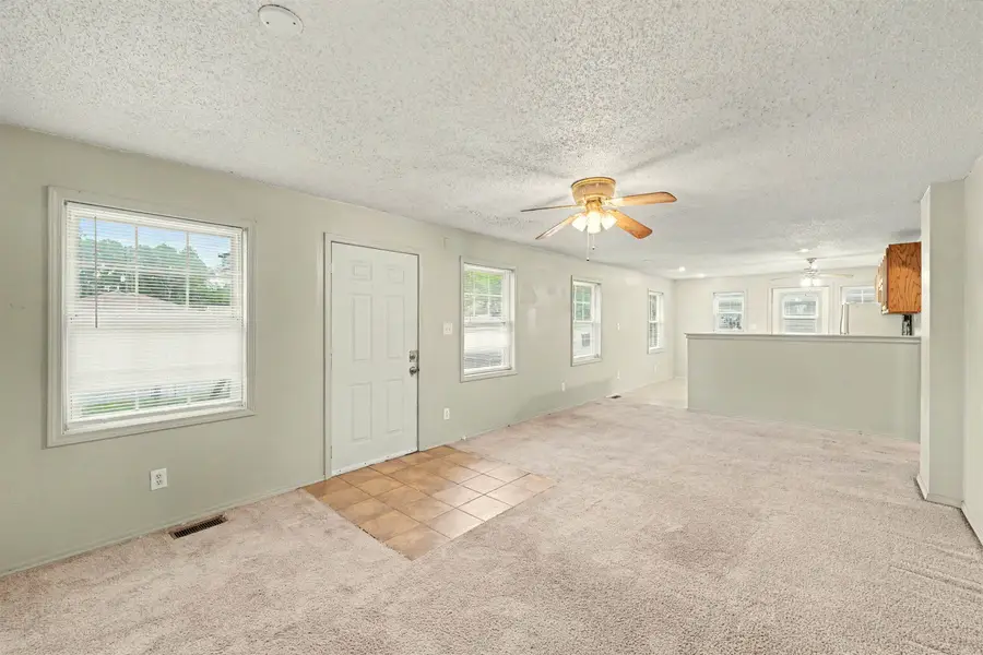 923 W Walnut St, Salina, KS 67401 - #2