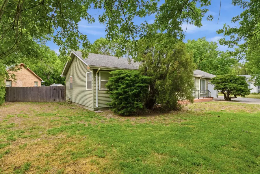 2504 E Clover Ln, Wichita, KS 67216 - #2