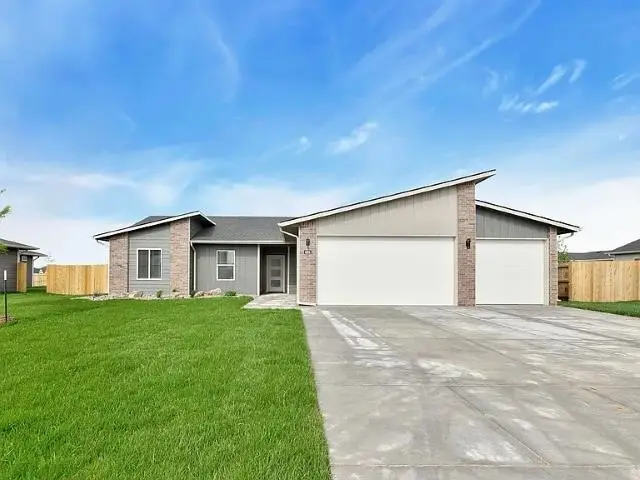 691 W Long Path Ct, Goddard, KS 67052 - #1