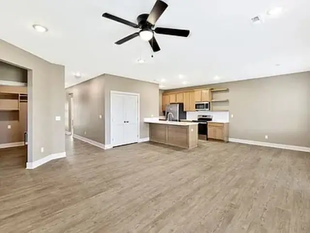 695 W Long Path Ct, Goddard, KS 67052 - #2