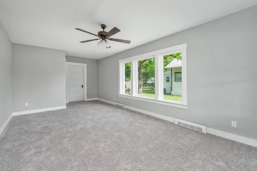 901 N Merchant St, Belle Plaine, KS 67013 - #2