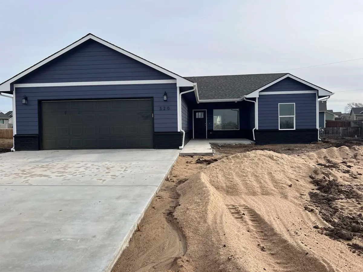 320 N Deer Run Ave, El Dorado, KS 67042 - #1