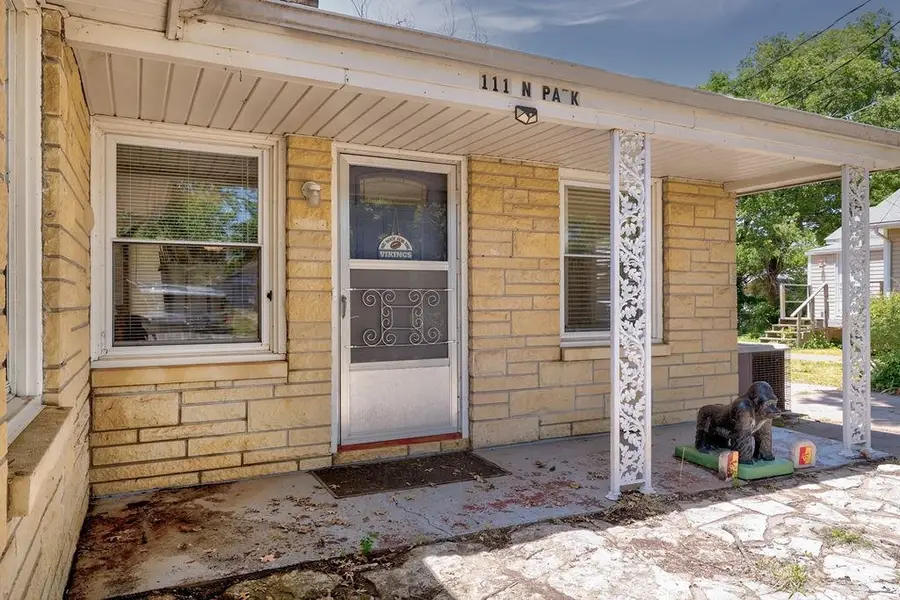 111 N Park St, Winfield, KS 67156 - #2