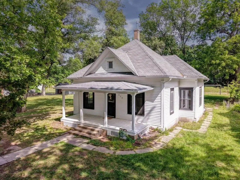 512 E 3rd, Winfield, KS 67156 - #1