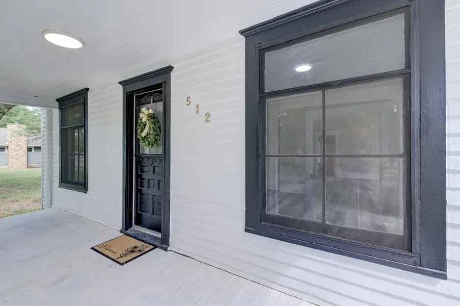 512 E 3rd, Winfield, KS 67156 - #2