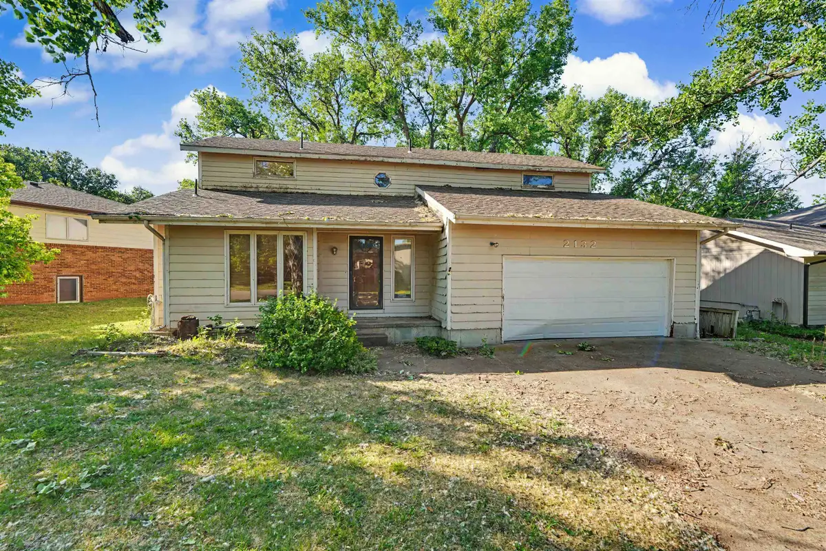2132 Country Hills Rd, Salina, KS 67401 - #1