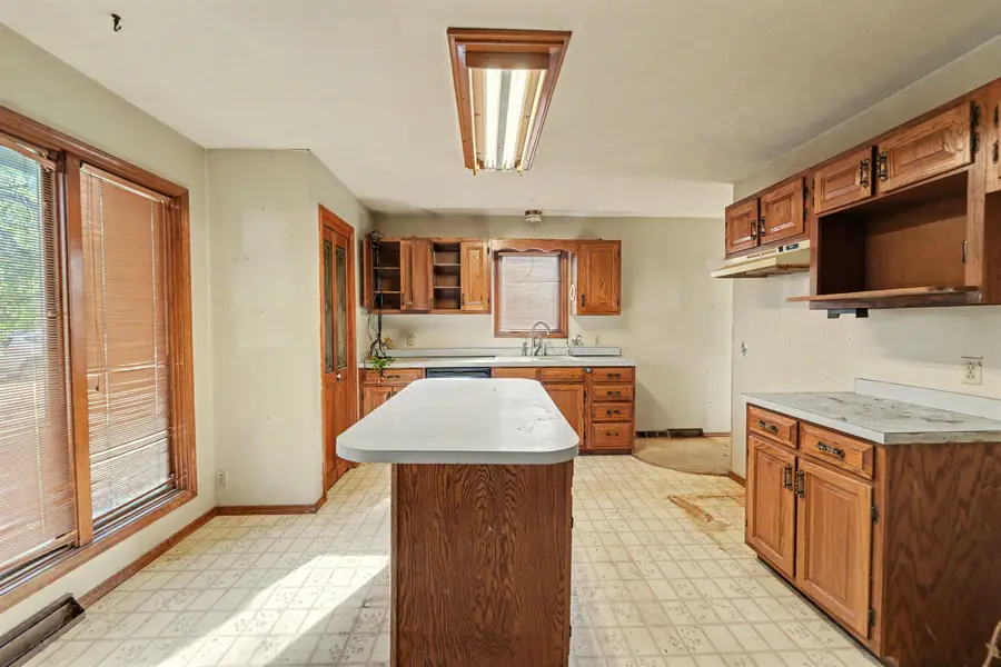2132 Country Hills Rd, Salina, KS 67401 - #3