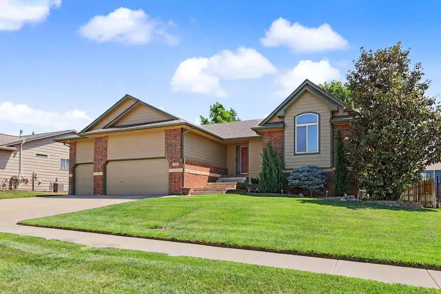 1326 S Summit Rd, Derby, KS 67037 - #2