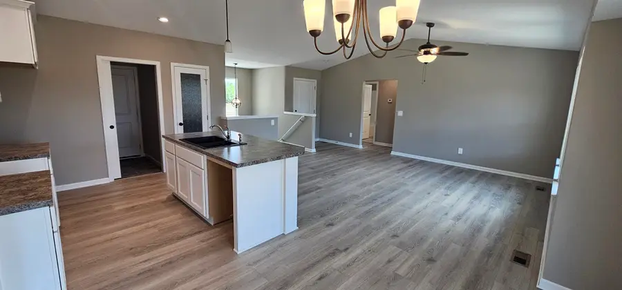 1913 S Herrington St, Wichita, KS 67207 - #3