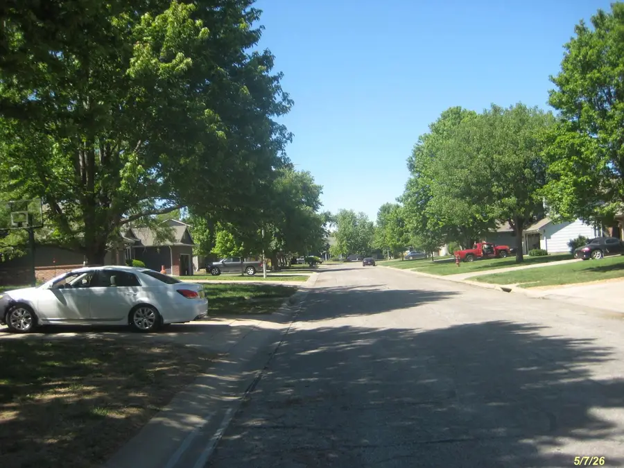 127 S Crosswood Lane, Derby, KS 67037 - #2