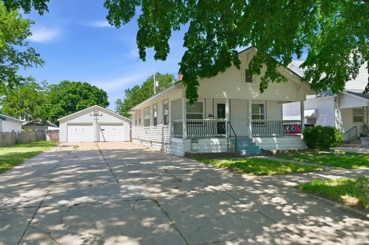 217 N Vine St, Wichita, KS 67203-5842 - #1