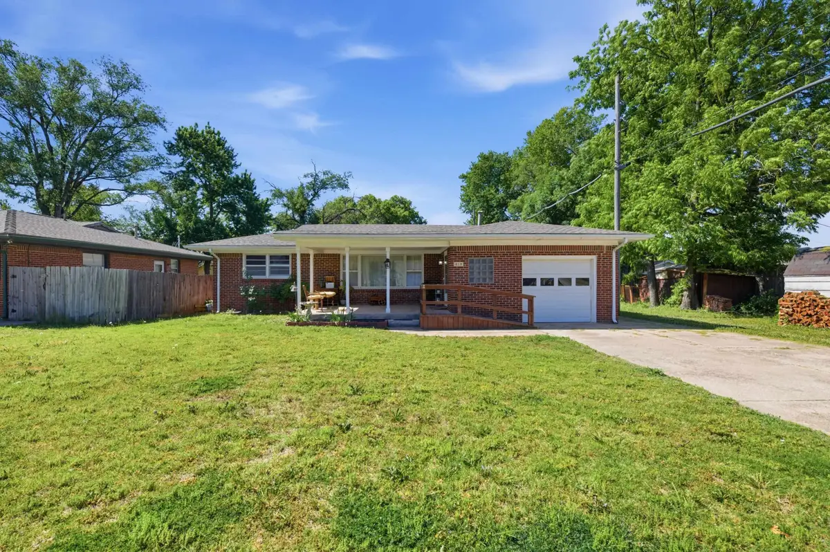 419 E 9th Ave, Belle Plaine, KS 67013 - #1
