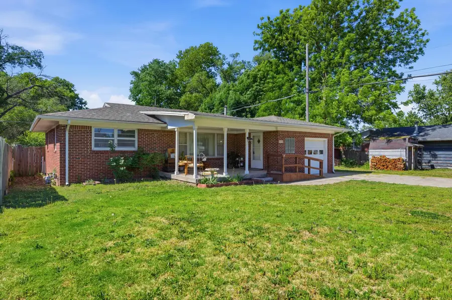 419 E 9th Ave, Belle Plaine, KS 67013 - #2