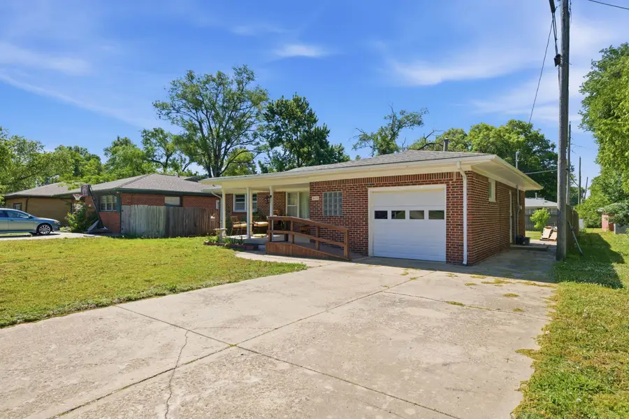 419 E 9th Ave, Belle Plaine, KS 67013 - #3