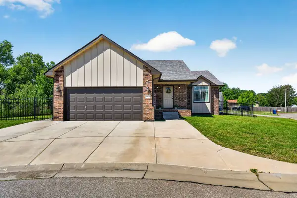 1634 S Smithmoor, Wichita, KS 67207