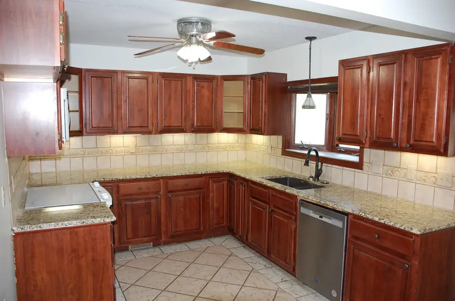 1215 N Fieldcrest Ct, Wichita, KS 67212 - #3