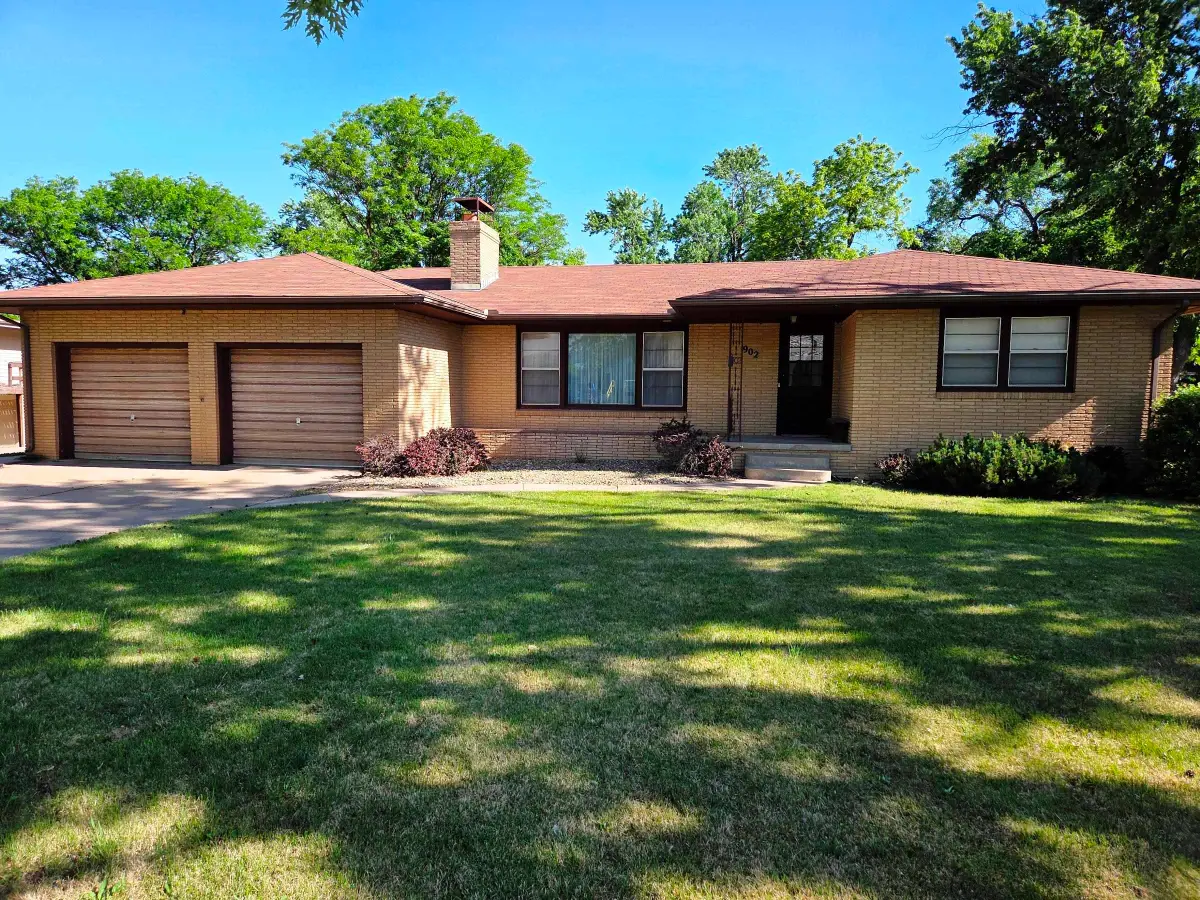902 E 4th, Newton, KS 67114 - #1