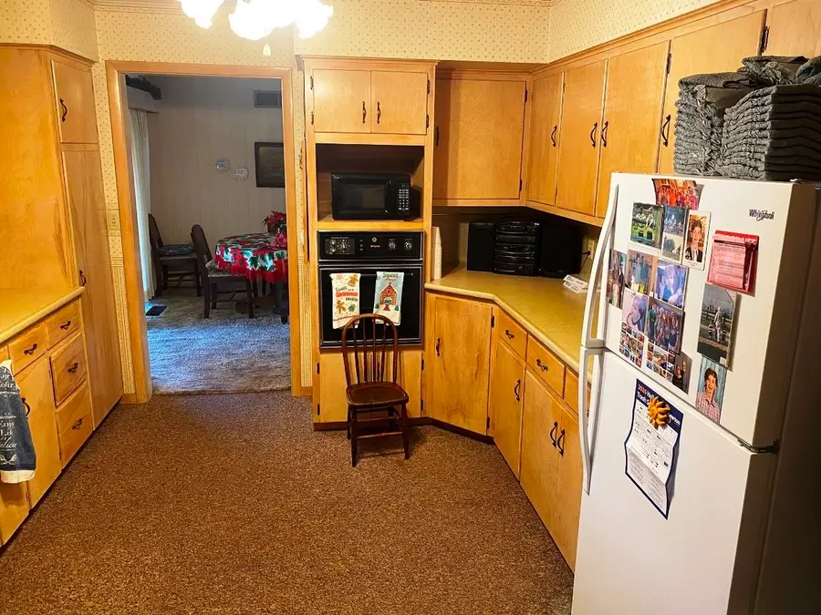 902 E 4th, Newton, KS 67114 - #3
