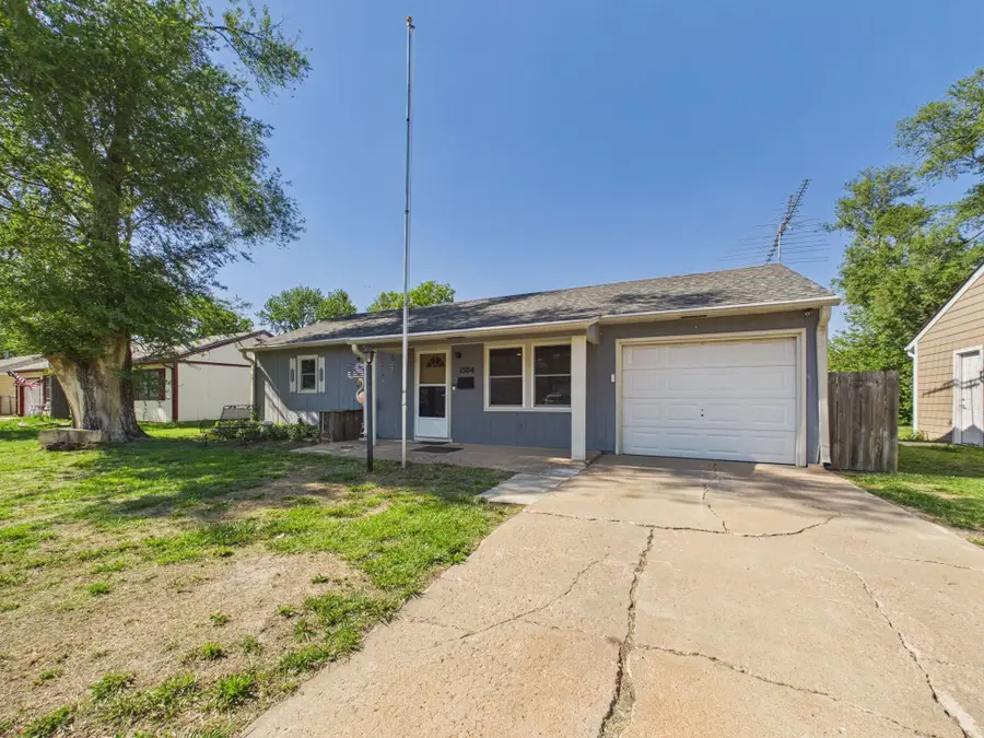 1504 Cheyenne Ave, Salina, KS 67401 - #2