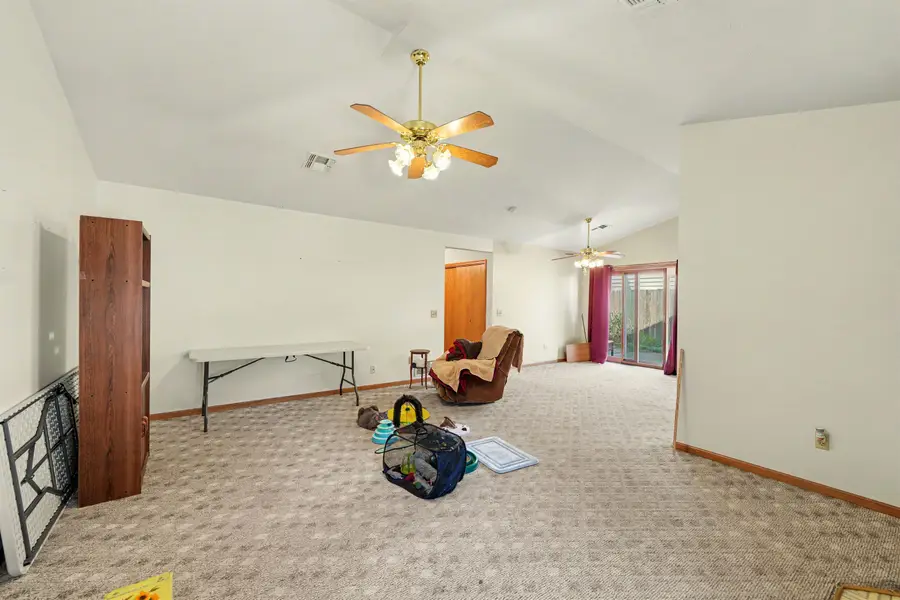 1610 Kaci Cir, Salina, KS 67401 - #2