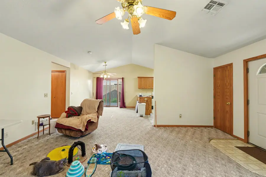 1610 Kaci Cir, Salina, KS 67401 - #3