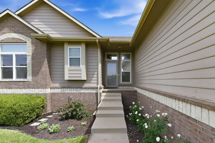 1418 E Woodbrook St, Derby, KS 67037 - #3