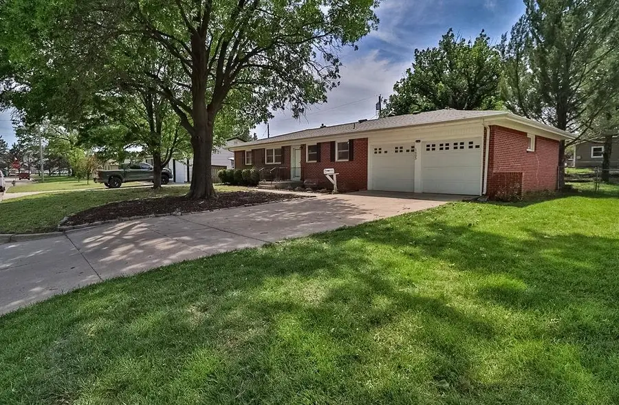 1605 N Illinois Ave, Wichita, KS 67203 - #2