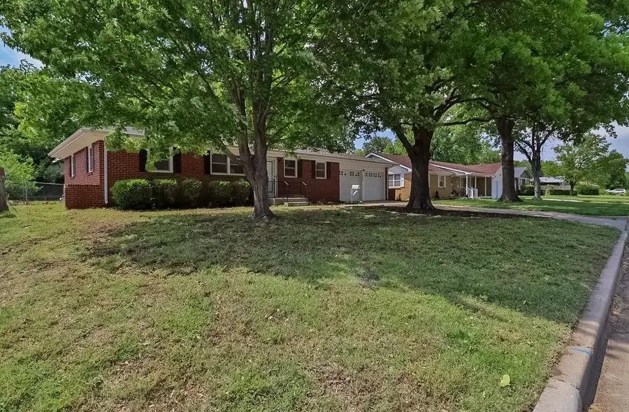 1605 N Illinois Ave, Wichita, KS 67203 - #3