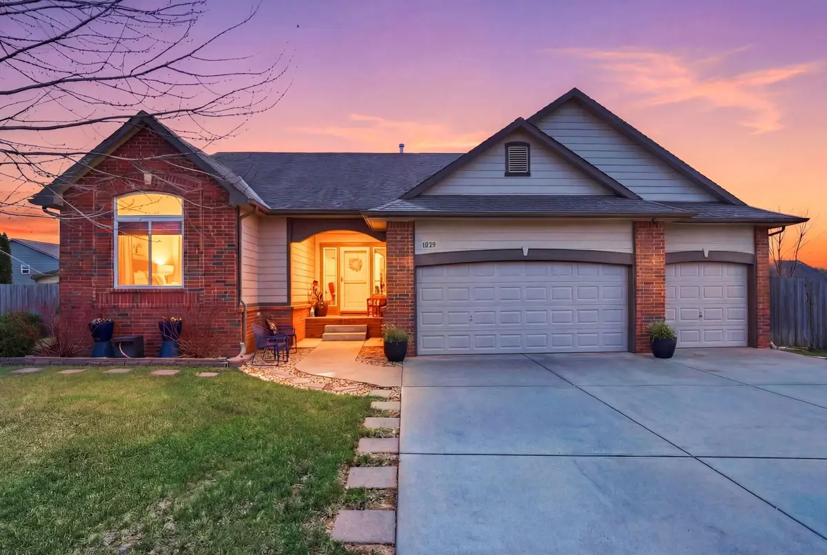 1019 E Hawthorne Ct, Derby, KS 67037-3449 - #1