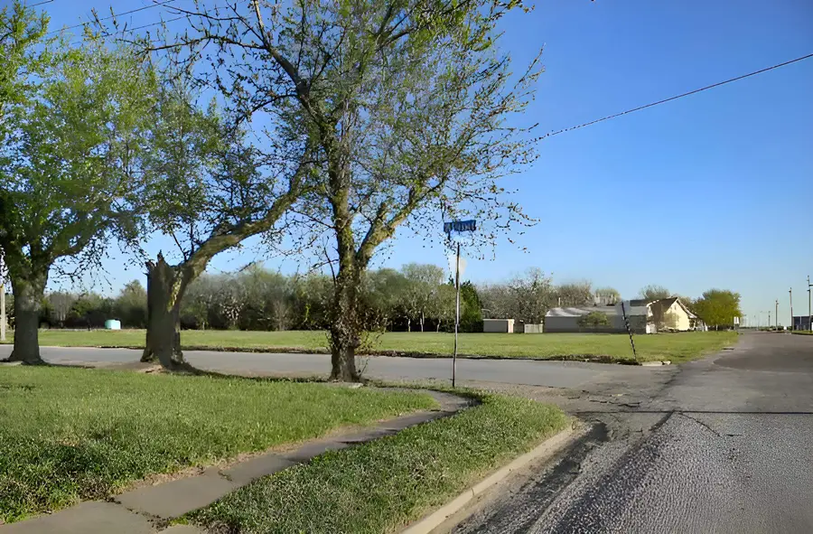 111 S Kansas Ave, Canton, KS 67428 - #2