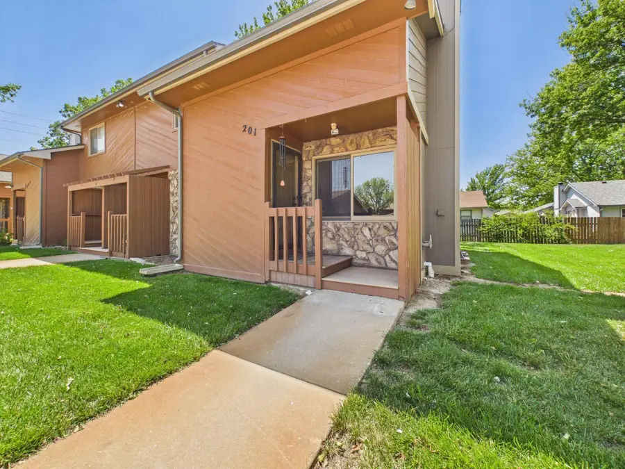 1530 N Smith Cir, Wichita, KS 67212 - #2