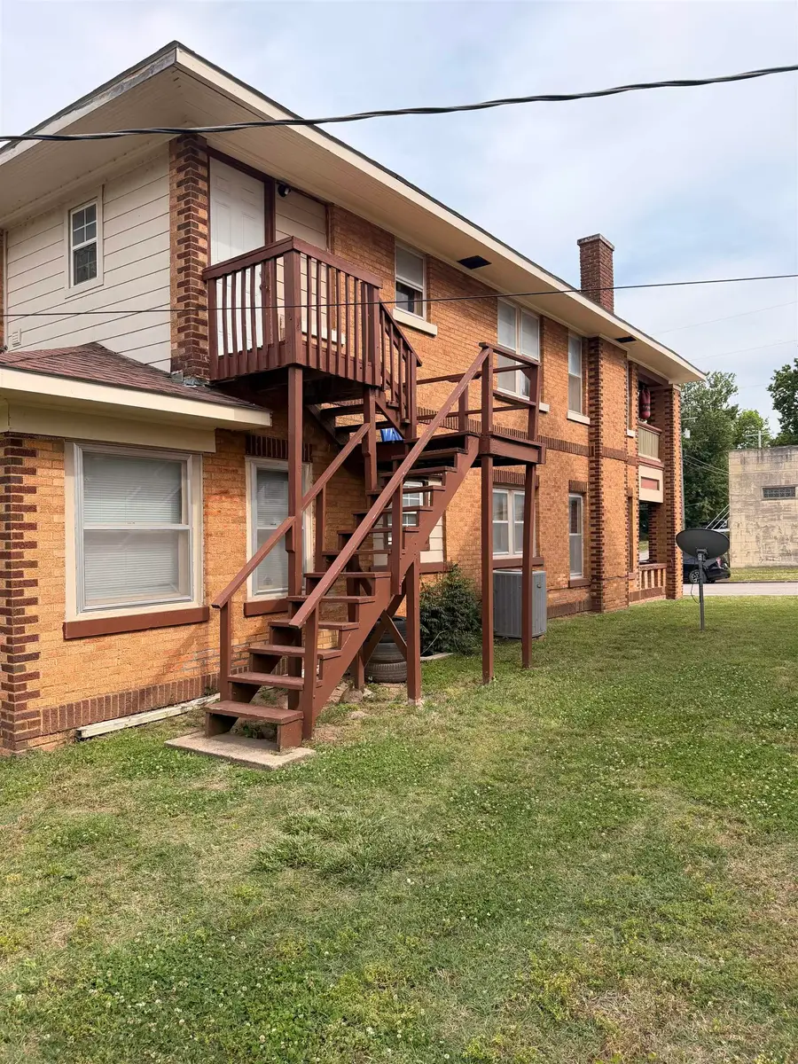 308 E 5th Ave, Arkansas City, KS 67005 - #2