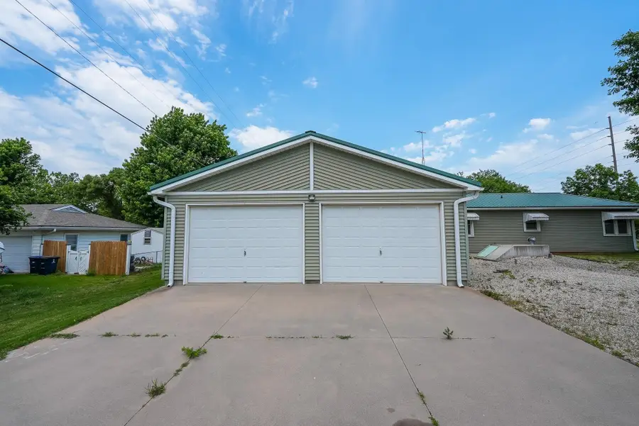 1305 N Country Club Rd, El Dorado, KS 67042 - #2