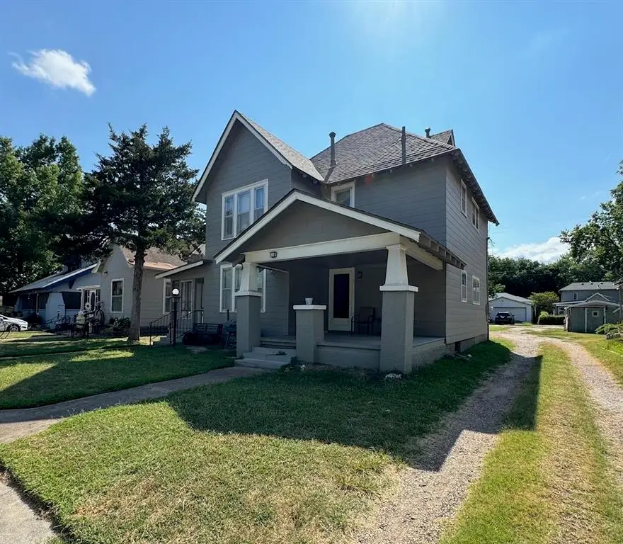 615 N 2nd, Arkansas City, KS 67005 - #1