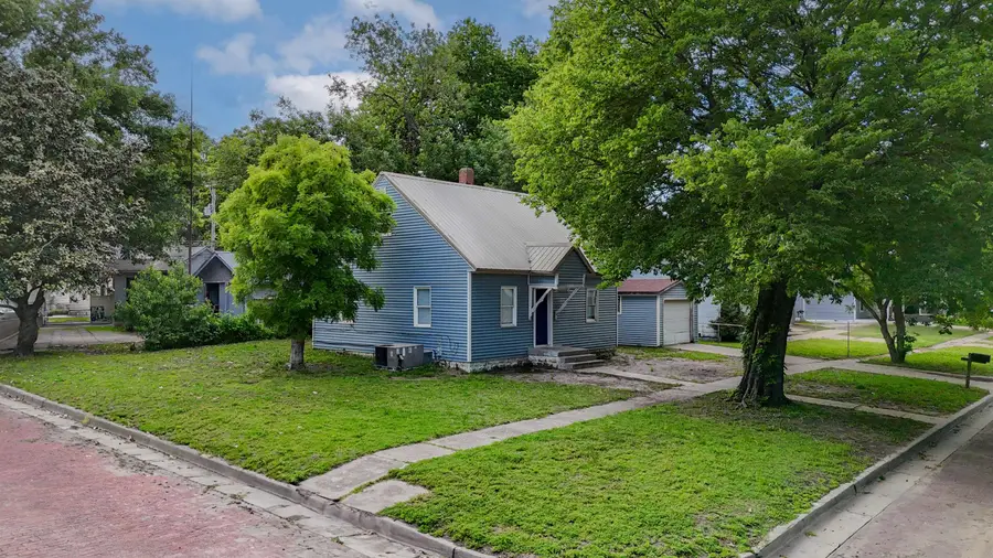 801 N C St, Arkansas City, KS 67005 - #2