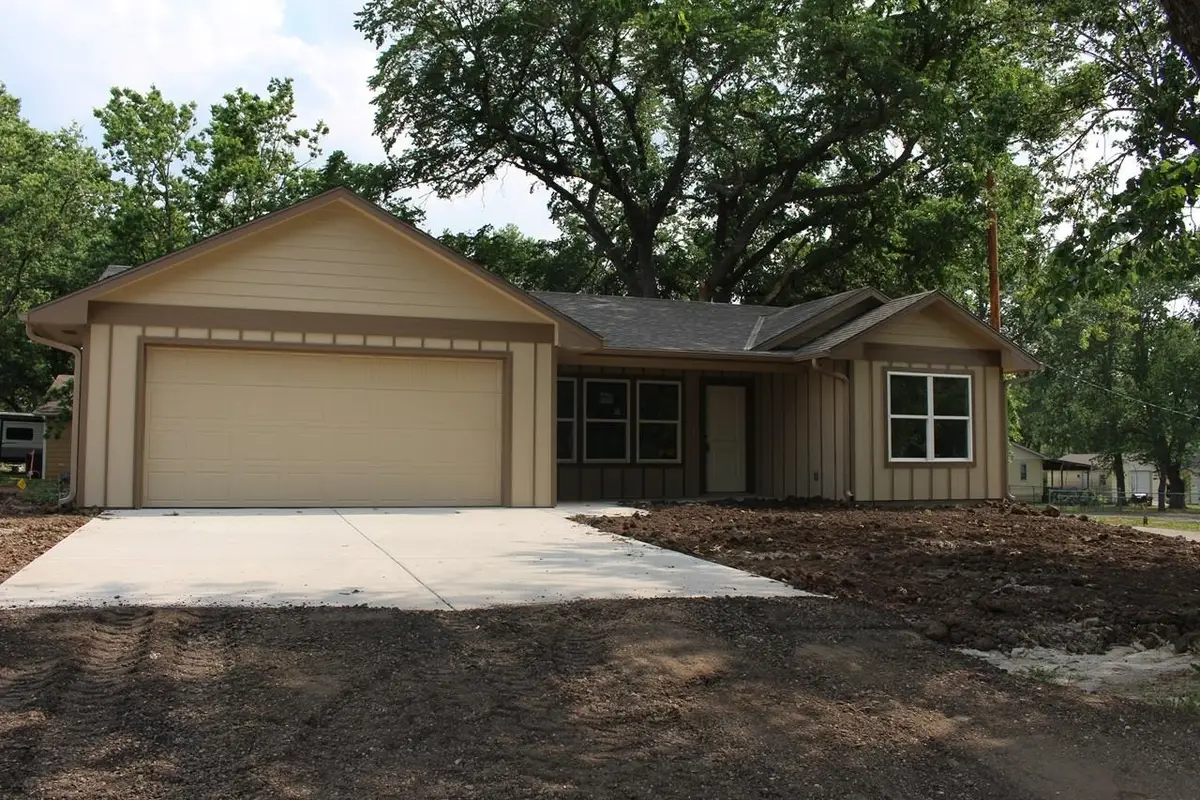 401 E 11th Ave, El Dorado, KS 67042 - #1
