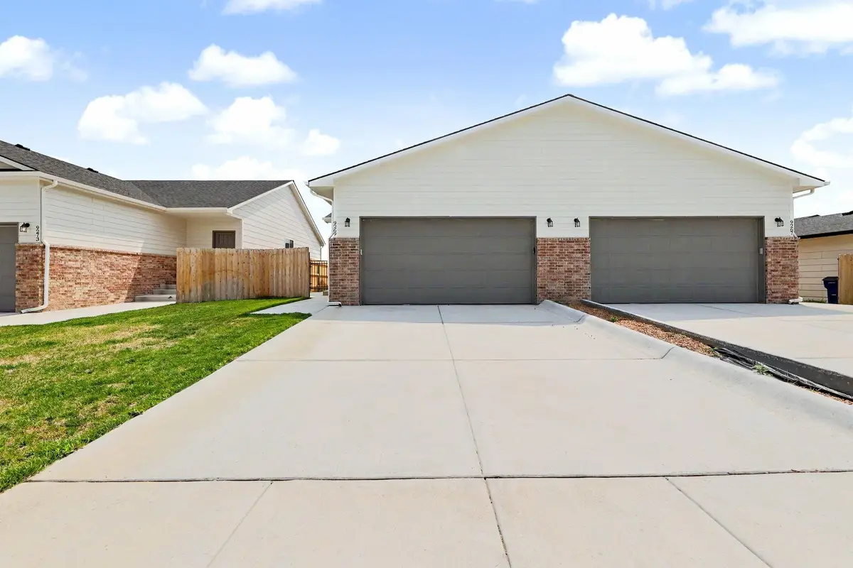 9269 E Fox Pointe, Bel Aire, KS 67226 - #1