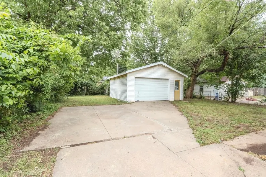 623 S Grove Dr, Wichita, KS 67211 - #2